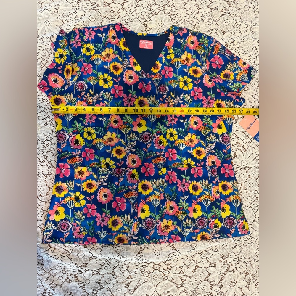 NWT Colorful Floral scrub top - Picture 3 of 3